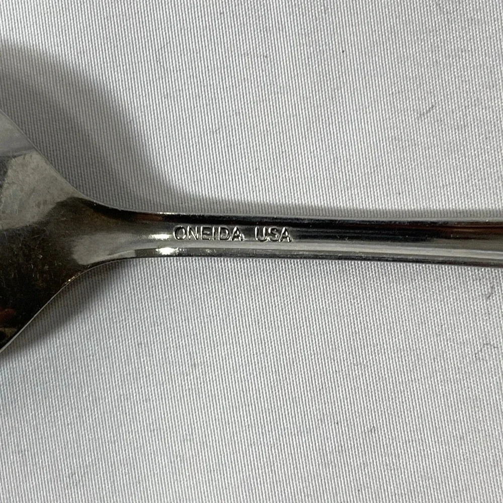 Oneida Stainless Flatware Spoon Bancroft Oval Soup Place 6 7/8